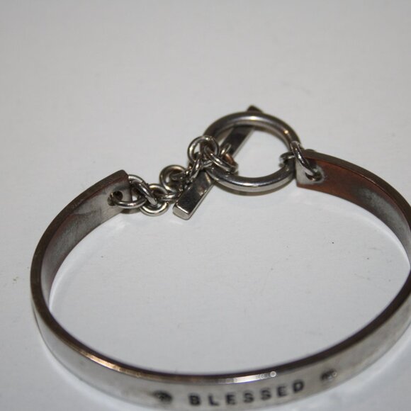 Silver toggle cuff bracelet that says "Blessed" - Picture 2 of 4